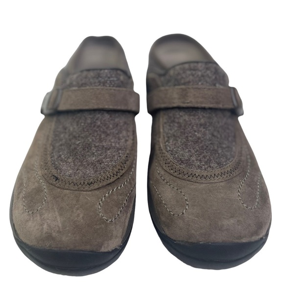 Merrell Women’s Suede Slip On Mules - Picture 3 of 8